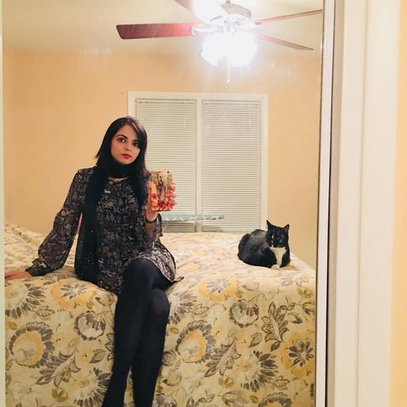 Meet your Posher, Sarah - Picture 1 of 1